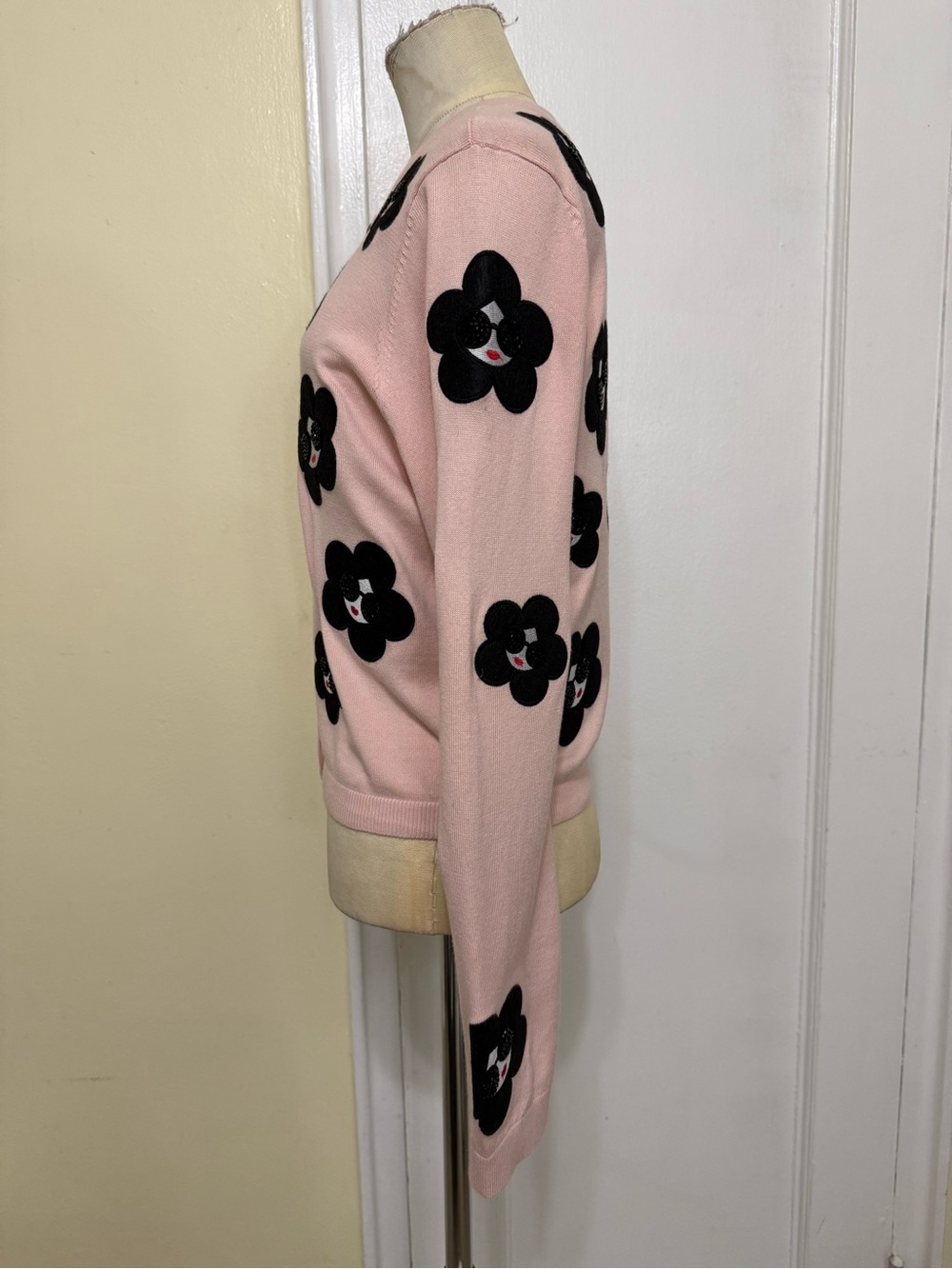 Alice + Olivia
Ruthy Flower Stace Face Cardigan  in English rose - Picture 11 of 14